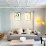 2 Bedroom In Trendy Area *