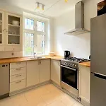 2 Bedroom In Trendy Area *
