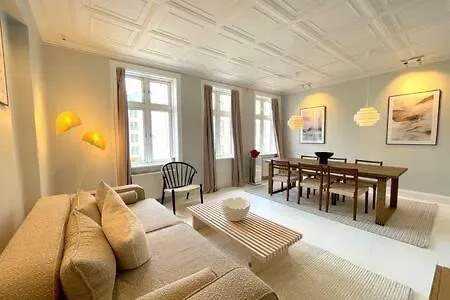 2 Bedroom In Trendy Area *