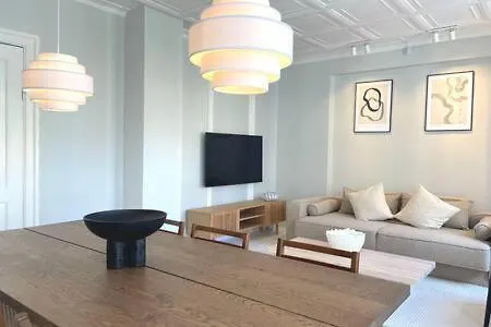 דירה 2 Bedroom In Trendy Area *