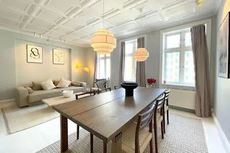 2 Bedroom In Trendy Area Apartment