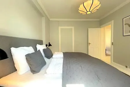 2 Bedroom In Trendy Area Apartment